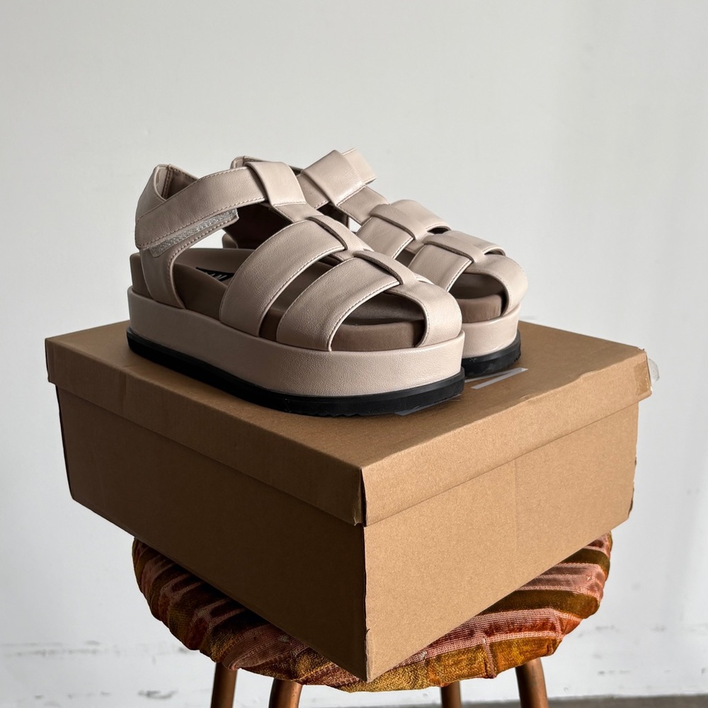 ROAM 90’s Stack Platform Vegan Leather Wedge Sandals in Cement Sz 6